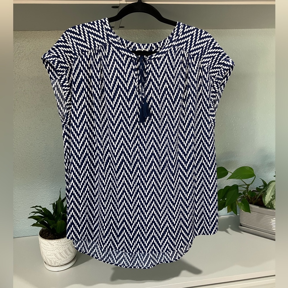 Navy and White Chevron Patterned Women's Sleeveless Blouse